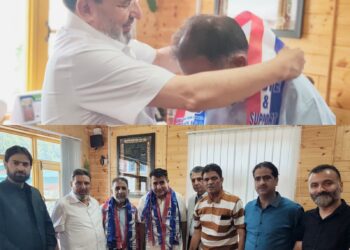 Several prominent political, social figures join Apni Party
