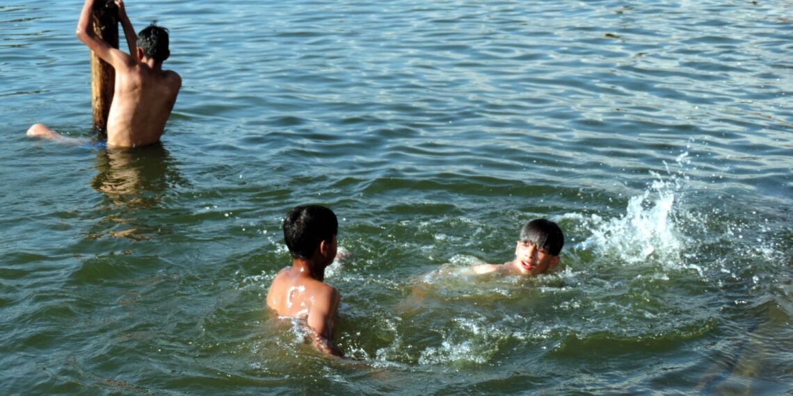 Amid soaring temperature youth take dip in Dal Lake Srinagar