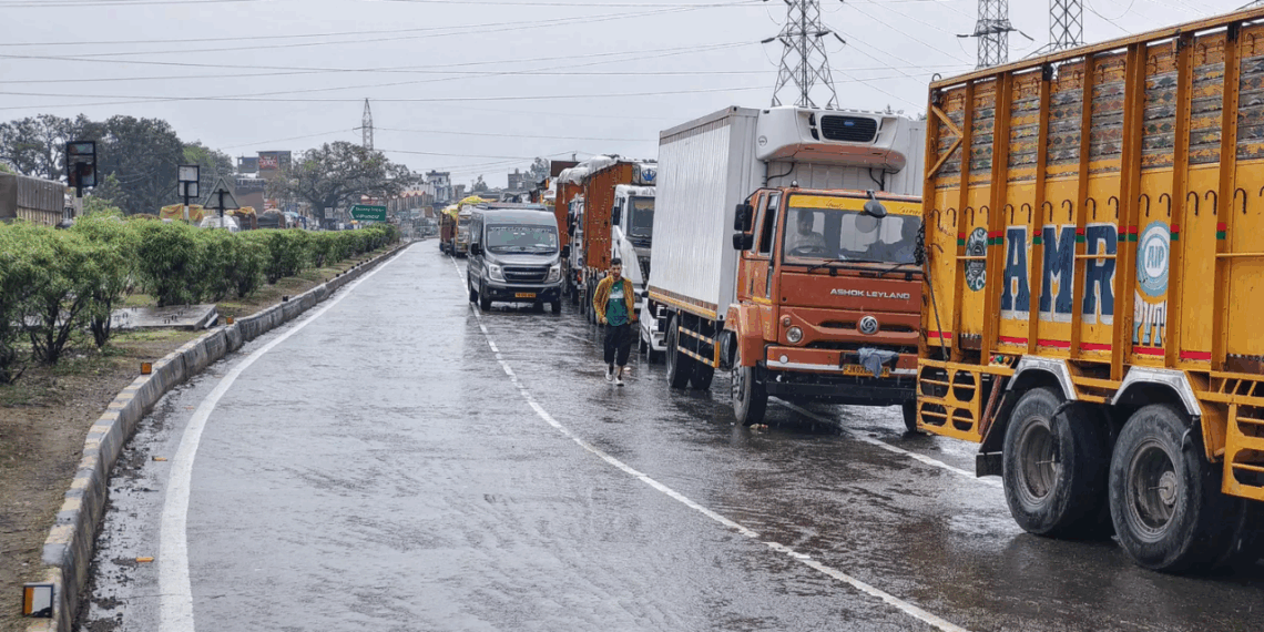 Jammu-Srinagar Highway Closed Due to fresh Landslide; Restoration Work On