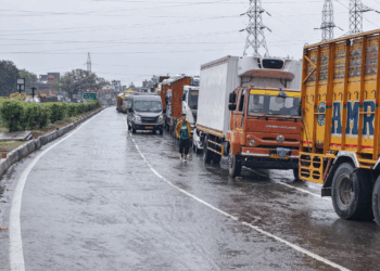 Jammu-Srinagar Highway Closed Due to fresh Landslide; Restoration Work On