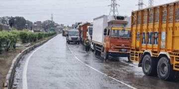 Jammu-Srinagar Highway Closed Due to fresh Landslide; Restoration Work On