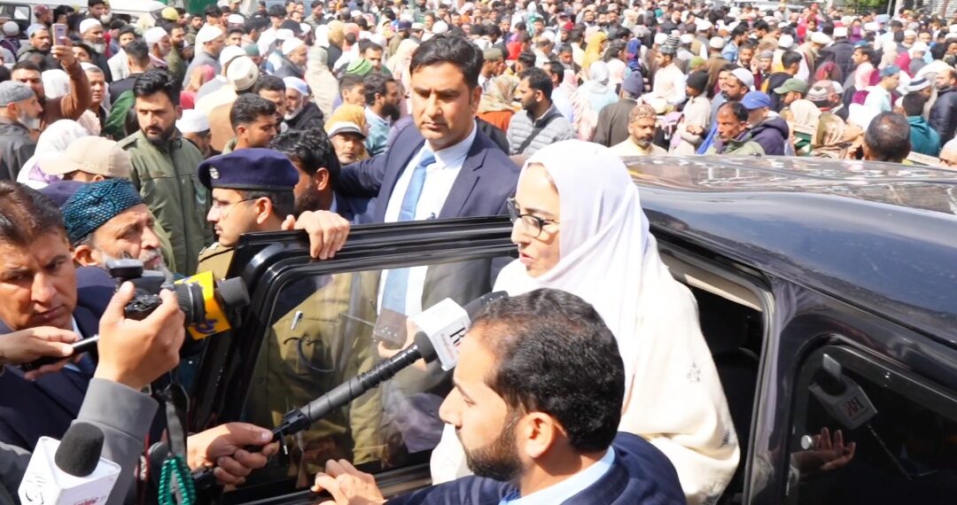 Dr Darakhshan gets on the spot appreciation from people for Eid arrangements