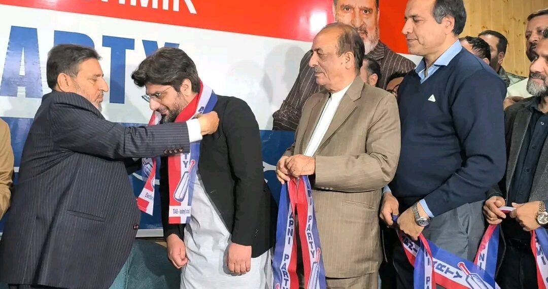 Prominent political leader Jibran Dar joins Apni Party along with his associates