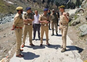 SSP Anantnag visits Pahalgam; Reviews Yatra route and tourist safety measures