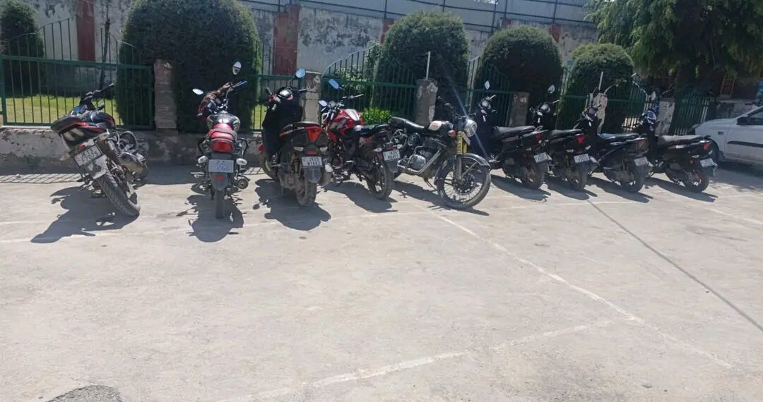 Police conduct special drive against two wheeler violators; 10 motorcycles seized in Baramulla 