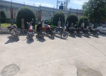Police conduct special drive against two wheeler violators; 10 motorcycles seized in Baramulla 