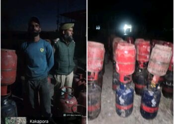 Police bust illegal LPG Decanting Racket, 80 Cylinders seized in Pulwama 