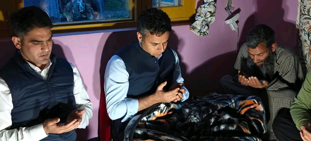 DC Anantnag Visits Bereaved Family, Sanctions Aid After Qazigund Accident