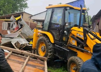 Police demolish illegal residential structure of drug peddler in Srinagar 