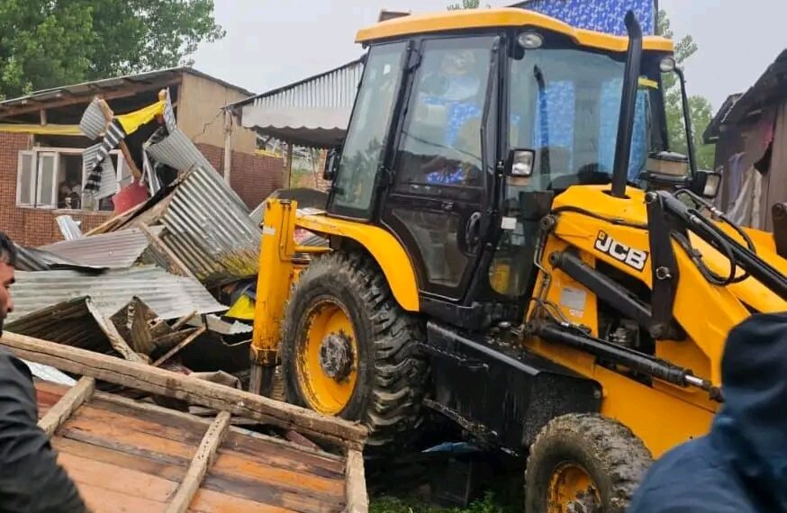 Police demolish illegal residential structure of drug peddler in Srinagar