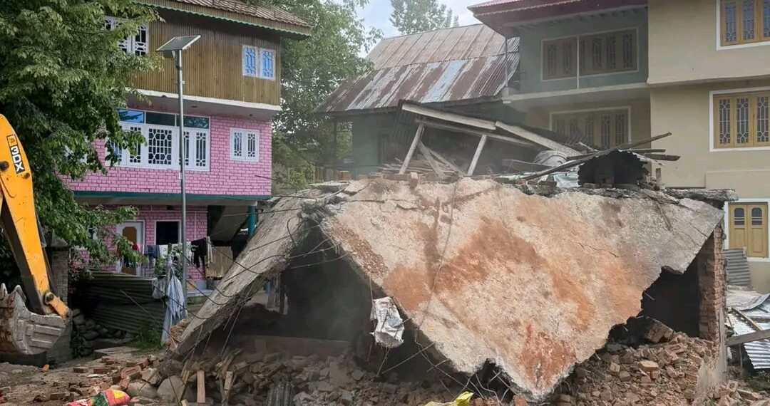 J&K Police Demolish Illegal Structures Linked to Drug Peddler in Kulgam