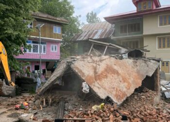 J&K Police Demolish Illegal Structures Linked to Drug Peddler in Kulgam