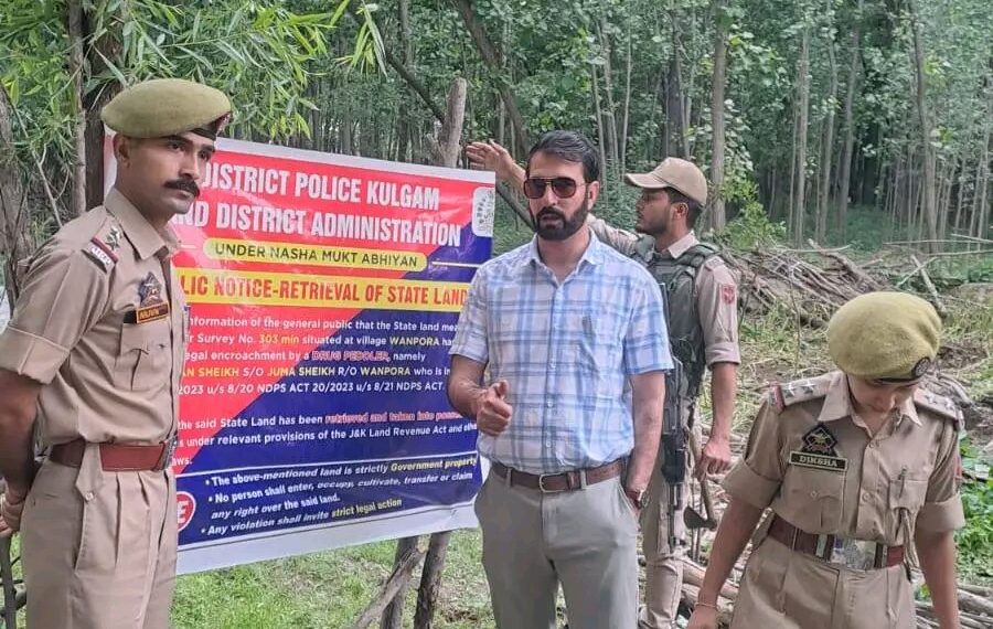 Police, District Administration retrieve state land worth ₹18 lakhs from drug peddler in Kulgam