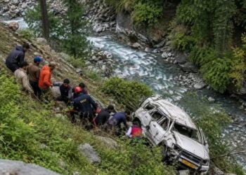 Two killed, three injured in Pahalgam road accident