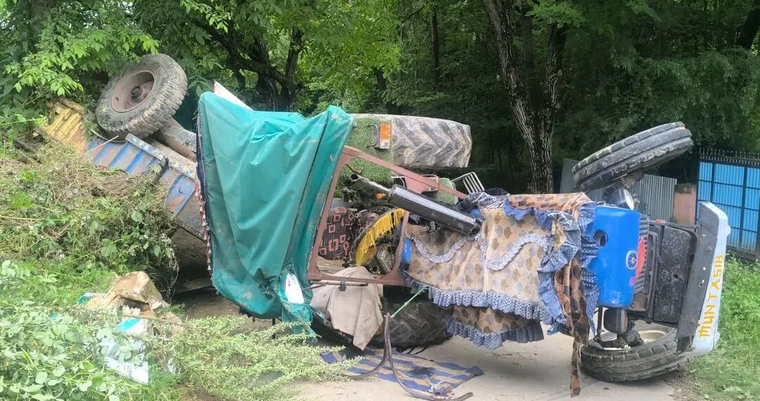 Boy dies after tractor overturns in Saimoh Tral