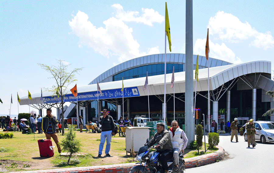 Srinagar Airport likely to suspend flight operations for 15 days from Oct 1 for runway repairs