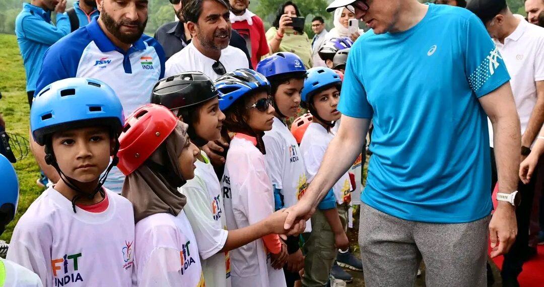 CM Omar Abdullah Flags Off Cyclothon in Srinagar on World Bicycle Day