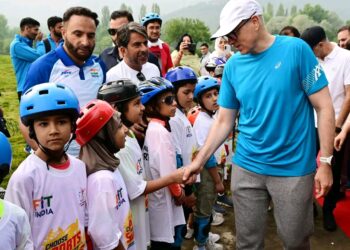 CM Omar Abdullah Flags Off Cyclothon in Srinagar on World Bicycle Day