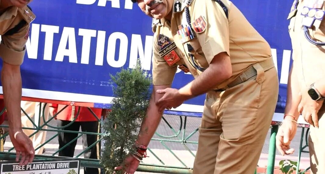 DGP J&K leads tree plantation drive at DPL Srinagar on World Environment Day