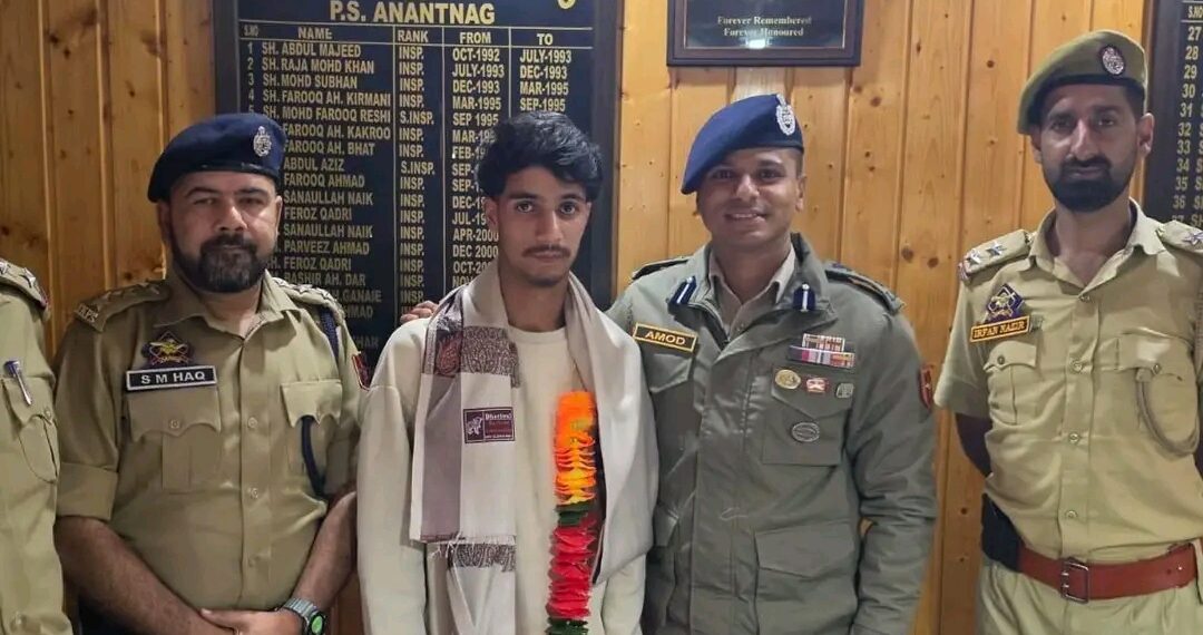 SSP Anantnag Honours Young Hero for Saving Elderly Woman from Drowning in River Jhelum