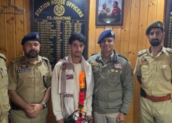 SSP Anantnag Honours Young Hero for Saving Elderly Woman from Drowning in River Jhelum