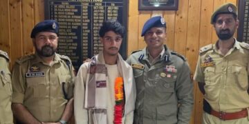 SSP Anantnag Honours Young Hero for Saving Elderly Woman from Drowning in River Jhelum