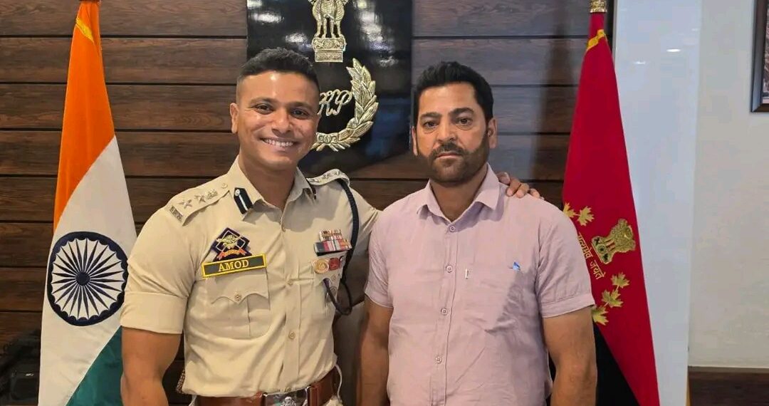 SSP Anantnag felicitates Constable for tracing three missing minor girls