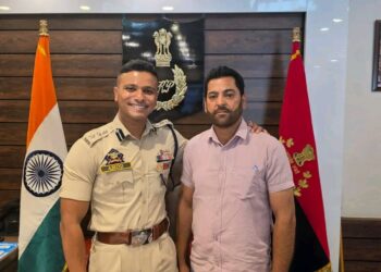 SSP Anantnag felicitates Constable for tracing three missing minor girls