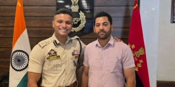 SSP Anantnag felicitates Constable for tracing three missing minor girls