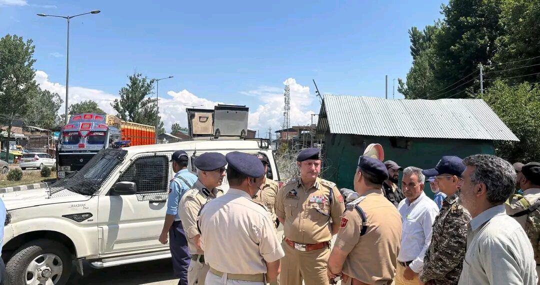 DIG Traffic Kashmir Reviews Traffic Preparedness for SANJY-2026 in South Kashmir