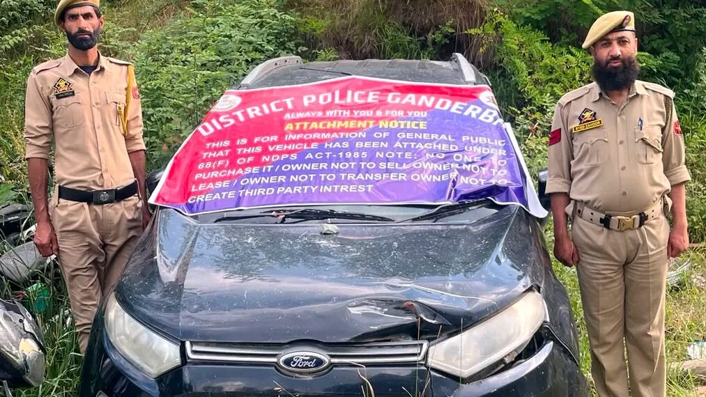 Police Attach Vehicle Of Drug Peddler Worth 3.50 Lakhs in Ganderbal