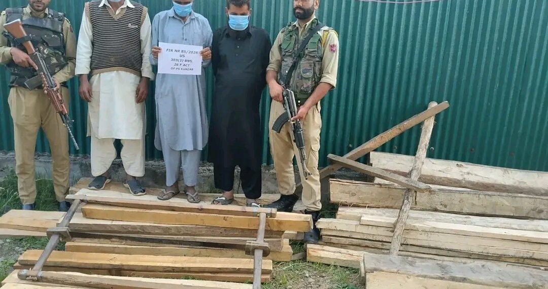J&K Police busts illegal timber smuggling bid in Baramulla; Three Arrested