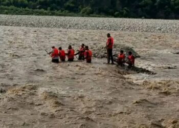 Jammu Police, SDRF rescue four boys trapped in River Tawi