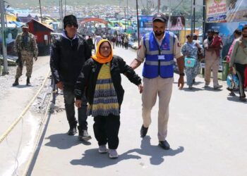 Ganderbal Police Extend Helping Hand to Pilgrims Along Yatra Route