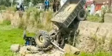Driver killed after tractor overturns in Budgam