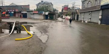 SMC addresses waterlogging across Srinagar, steps up coordinated drainage response