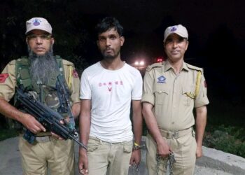 Police apprehends Drug Peddler during Naka Checking in Anantnag 