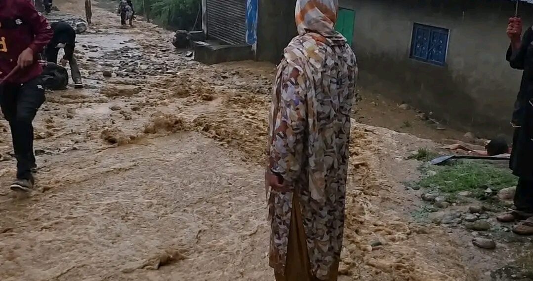 Flash Floods Hit Shopian Villages, Homes Inundated; SDRF Deploys Rescue Teams