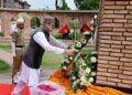 CM Omar Abdullah pays floral tributes at Balidan Stambh on 80th Independence Day