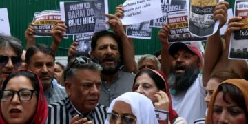 PDP, Apni Party protest in Srinagar to oppose power tariff hike, demand rollback