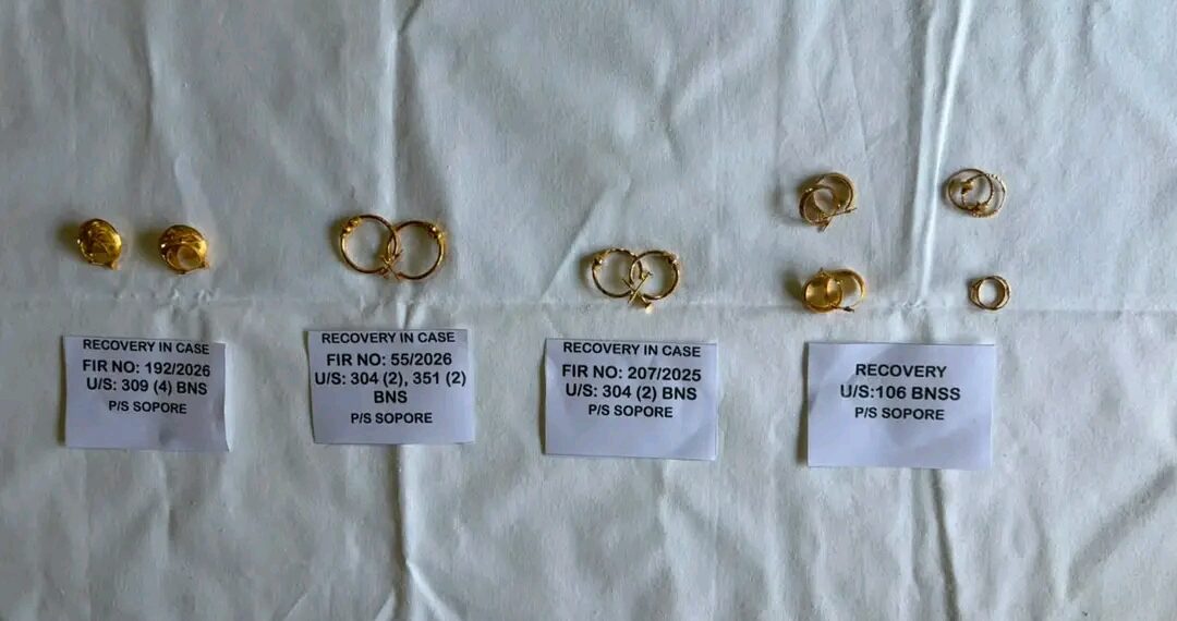 Police Solve Multiple Gold Ornament Theft/Snatching Cases; Two Arrested in Sopore