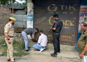 Police Seal Medical Store During Joint Inspection In Anantnag