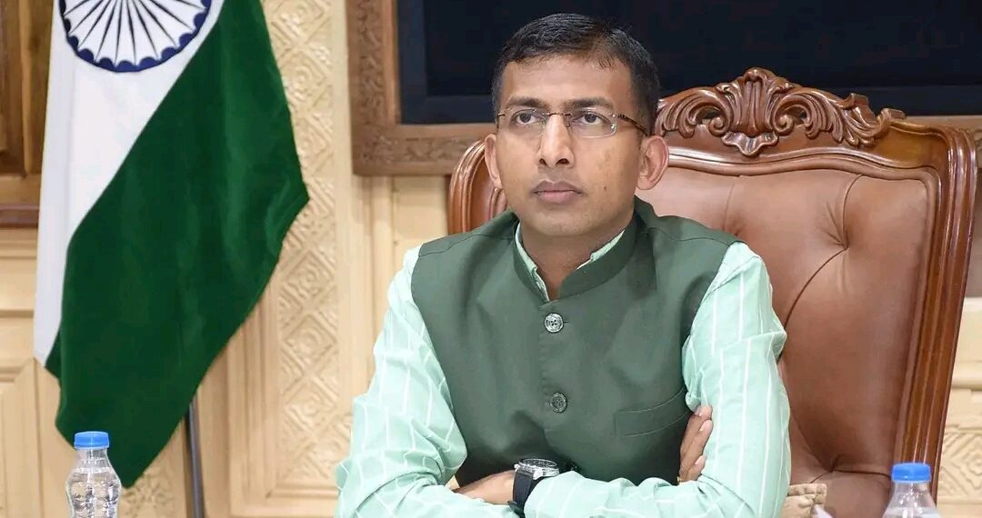 Div Com Kashmir urges fruit growers to leverage railway freight services for economical transportation