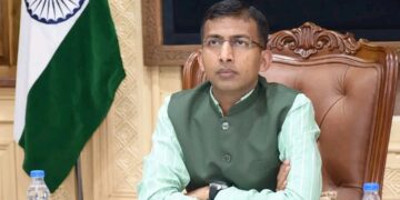 Div Com Kashmir urges fruit growers to leverage railway freight services for economical transportation