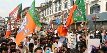 BJP denies affiliation of man seen allegedly molesting woman at Srinagar protest
