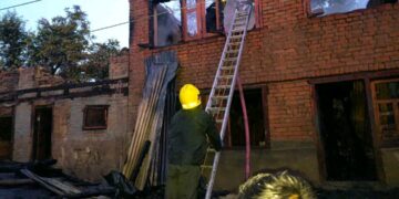 Three houses gutted in midnight blaze in Budgam village