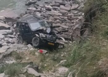 Five killed, several injured as Sumo plunges into Kishanganga River