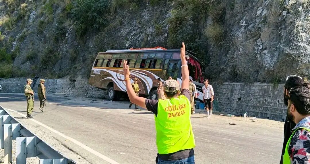 One Dead, Half A Dozen Injured As Bus Meets Accident In Ramban
