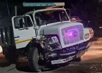 Son dies, father injured as dumper rams Tata Ace in Pattan