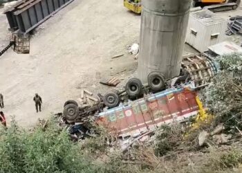 Driver killed, conductor injured as truck plunges into Gorge in Ramban